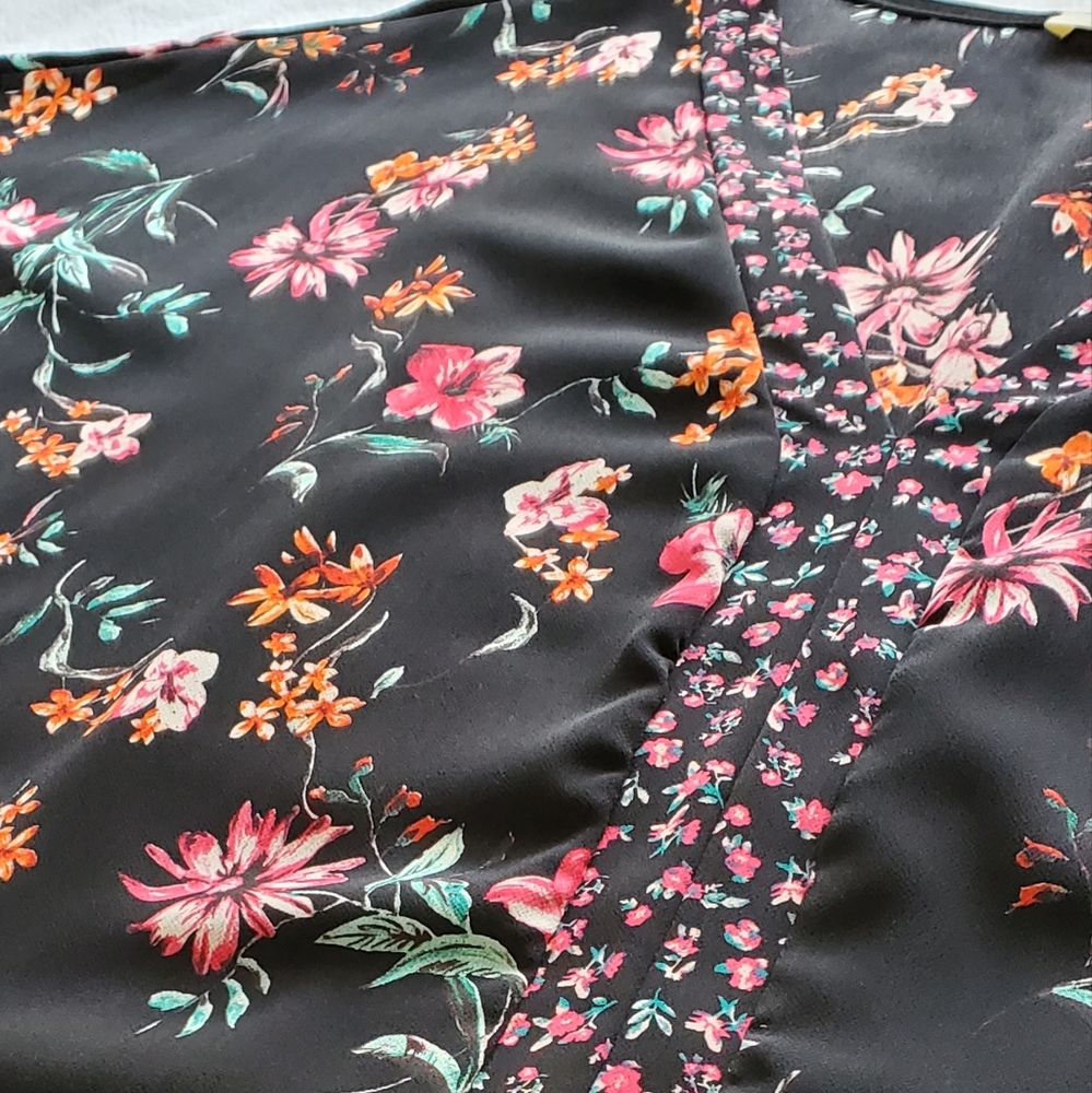EUC - ee:some | Floral Loose Fit Blouse Size M - Picture 6 of 6